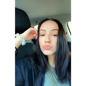 Meet your Posher, Alexis